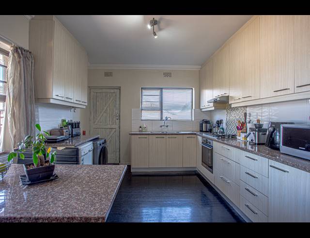 5 BEDROOM FREEHOLD SOLD IN PAROW NORTH